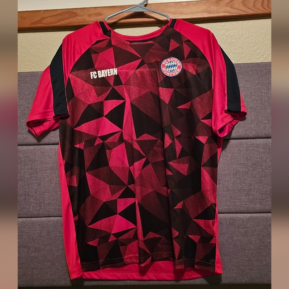 Men's Bayern Munich Shirt L Lrg NWOT - Picture 2 of 3